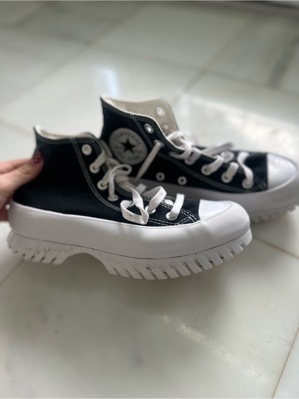 Converse - Picture 2 of 4